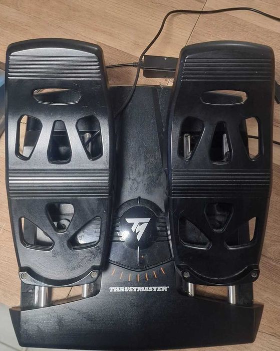 Airbus Captain Pack thrustmaster mais rudder pedals thrustmaster