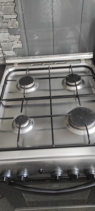 Продається газова плита Indesit