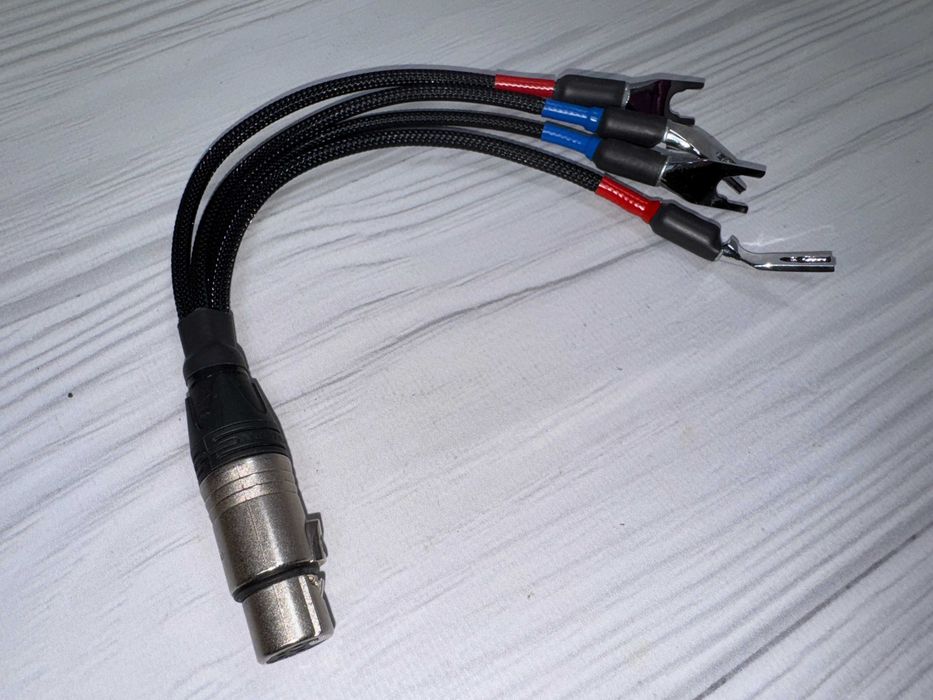Adaptador de auscultadores XLR para 2 garfos (Y) Meze