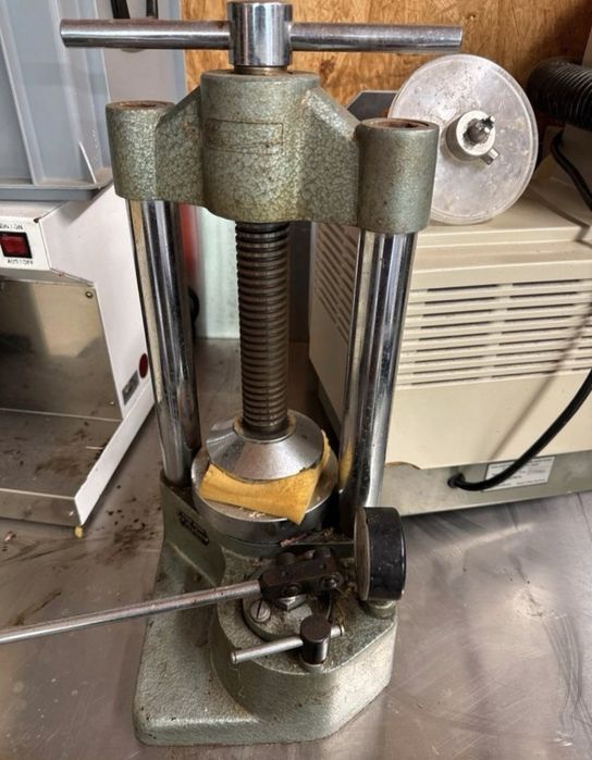 Prasa hydrauliczna protetyczna