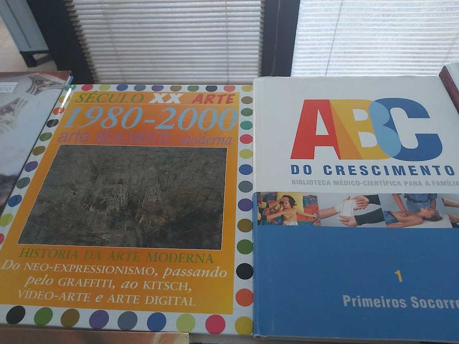 Livros, DVD Filmes e cassetes vídeo para desocupar