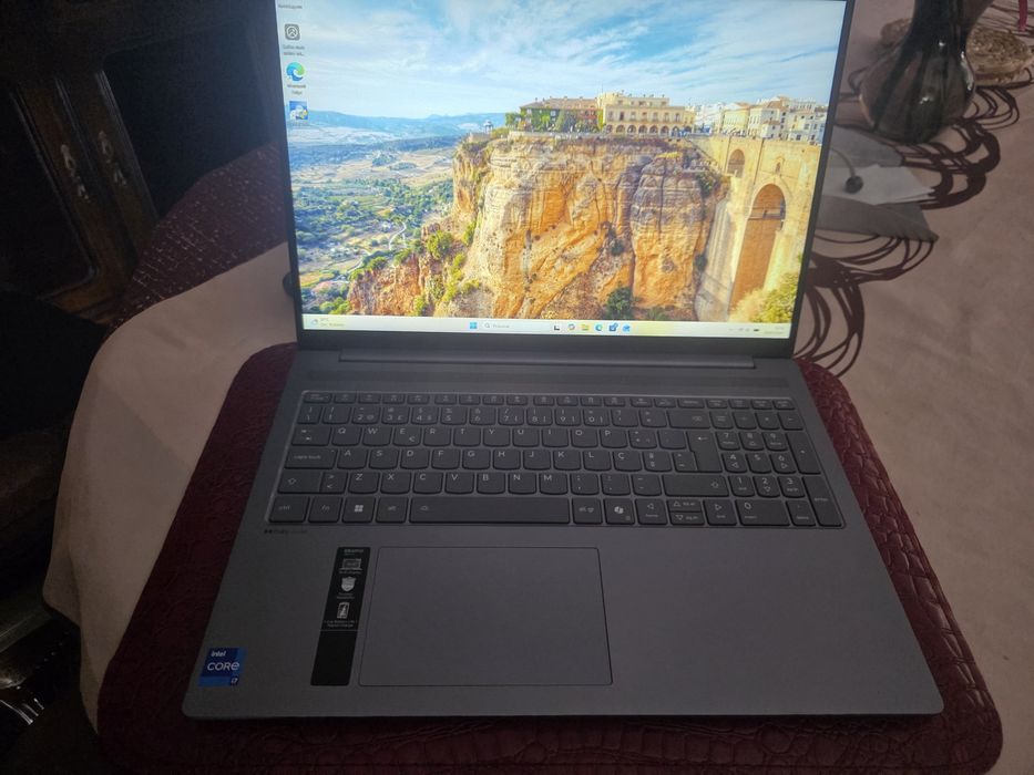 Lenovo ideapad slim 5  32gb ram 1 tb SSD 16"