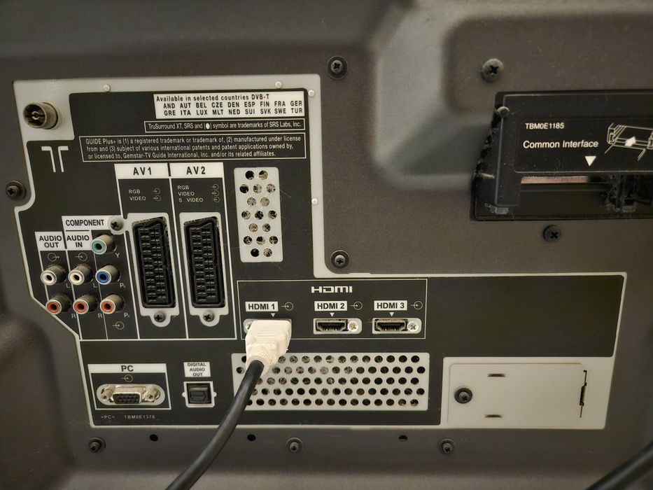 Televisão plasma Panasonic de 50 polegadas 
-modelo TH-5