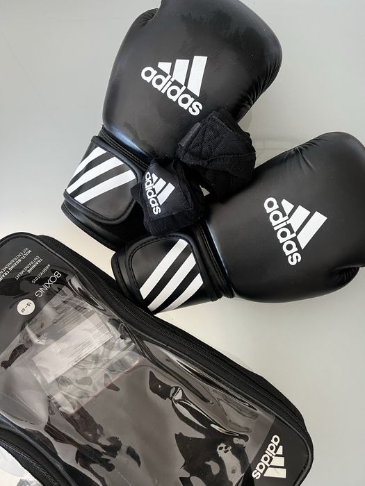 Luvas de box adidas e caneleiras pouco uso