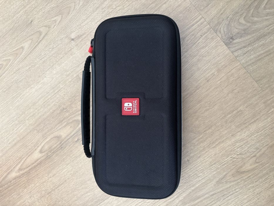 Nintendo switch oled + bolsa de transporte + jogo