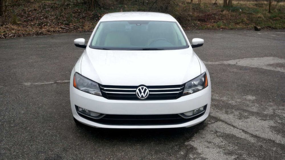 Volkswagen Passat Limited Edition      2015