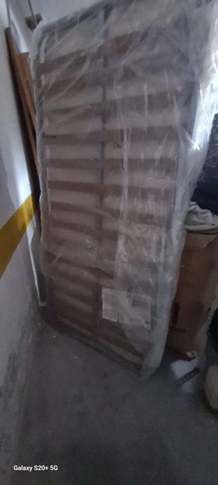 Colchão de solteiro com estrado