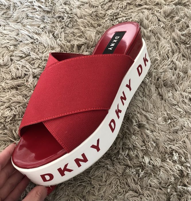 DKNY шльопанці