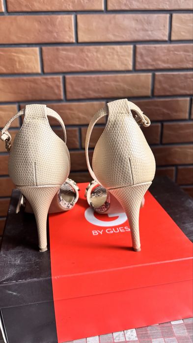 Босоніжки by GUESS