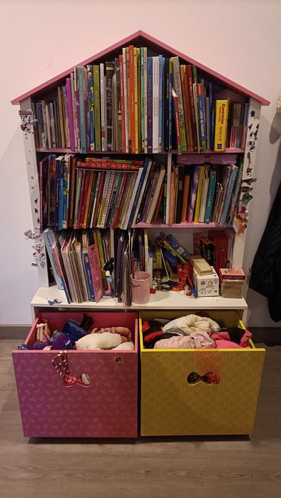 Estante infantil de madeira