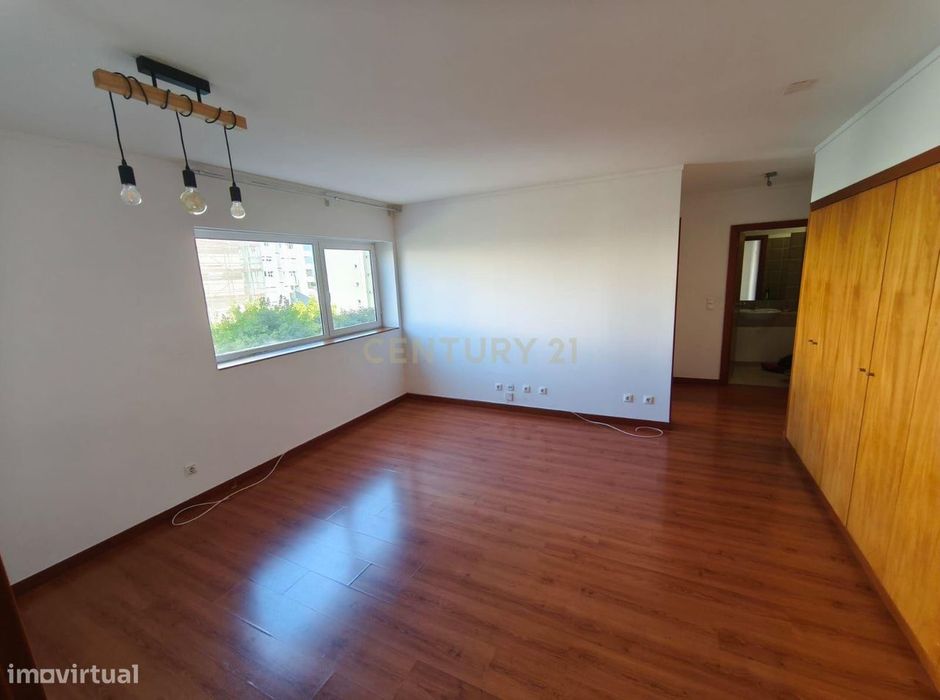 Apartamento T1 com Garagem e Arrecadação no Condomínio São Gonçalo par