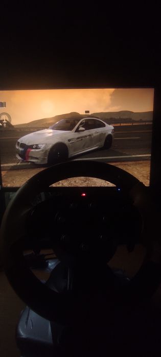 Руль с педалями.