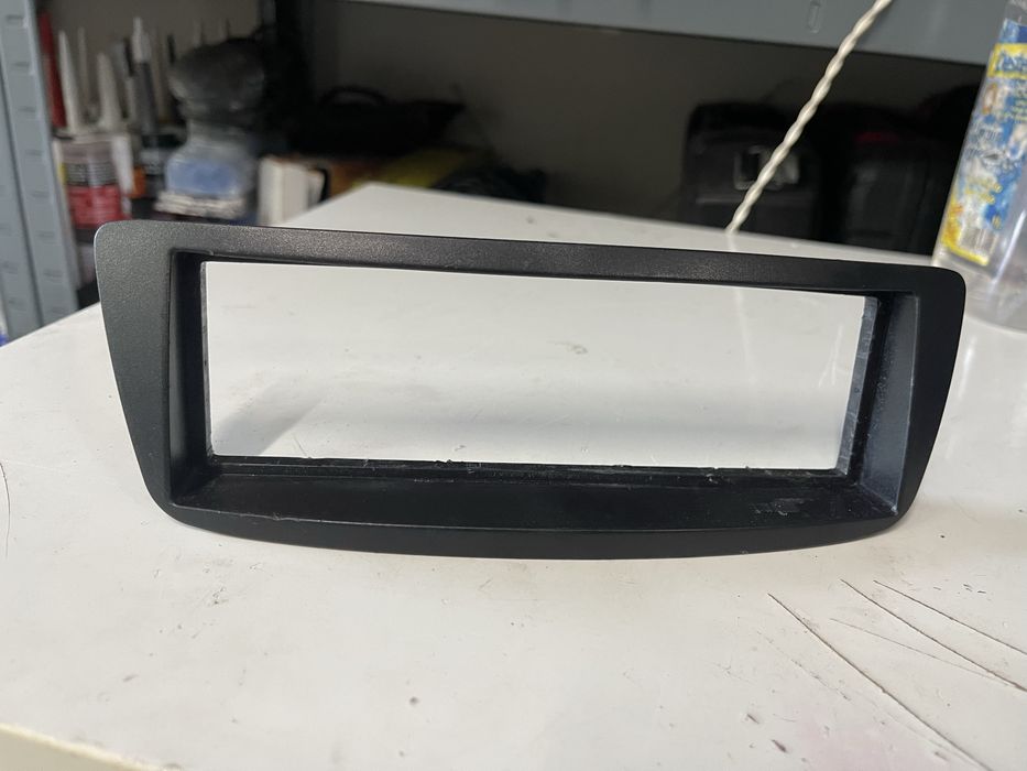Moldura para radio peugeot 107 / C1 / Aygo