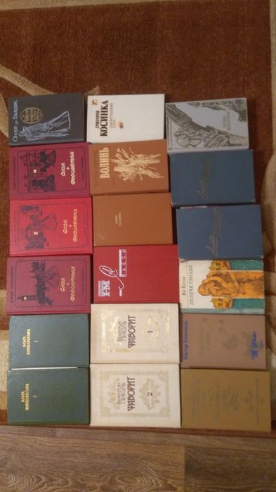 Книги много .цена за все