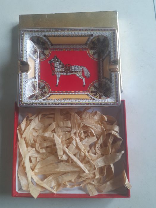 Элитная  пепельница.