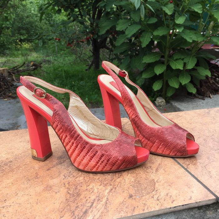 Туфлі, босоніжки р.35