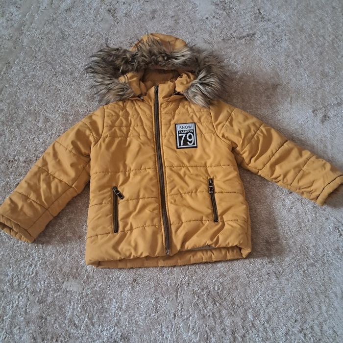 Зимова куртка на хлопчика.