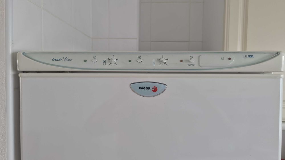 Refrigerator with 3 freezer compartments - works excellently