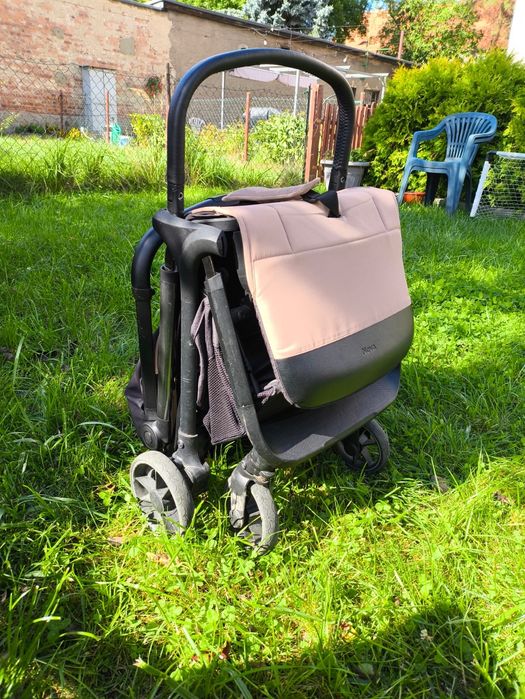 Wózek spacerowy Carrello Nova