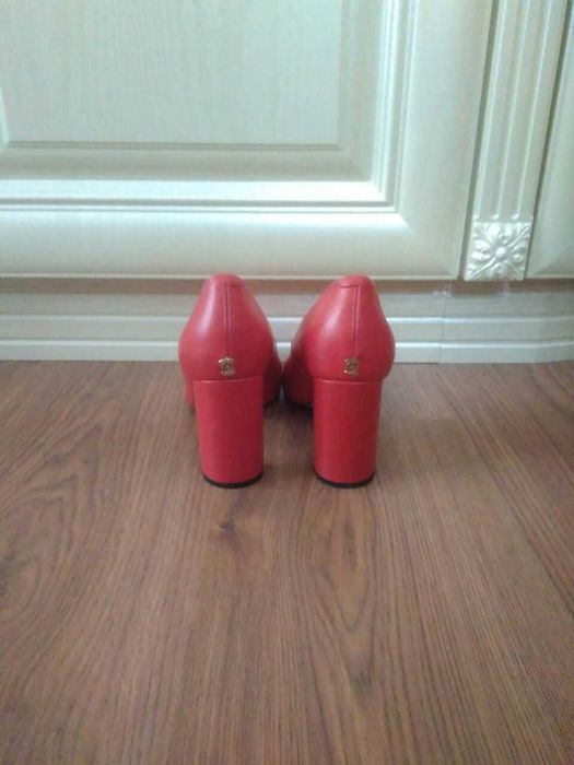 Червоні туфлі Stoalos