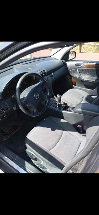 Mercedes-Benz c220cdi elegance com 258mil com livro de revisões