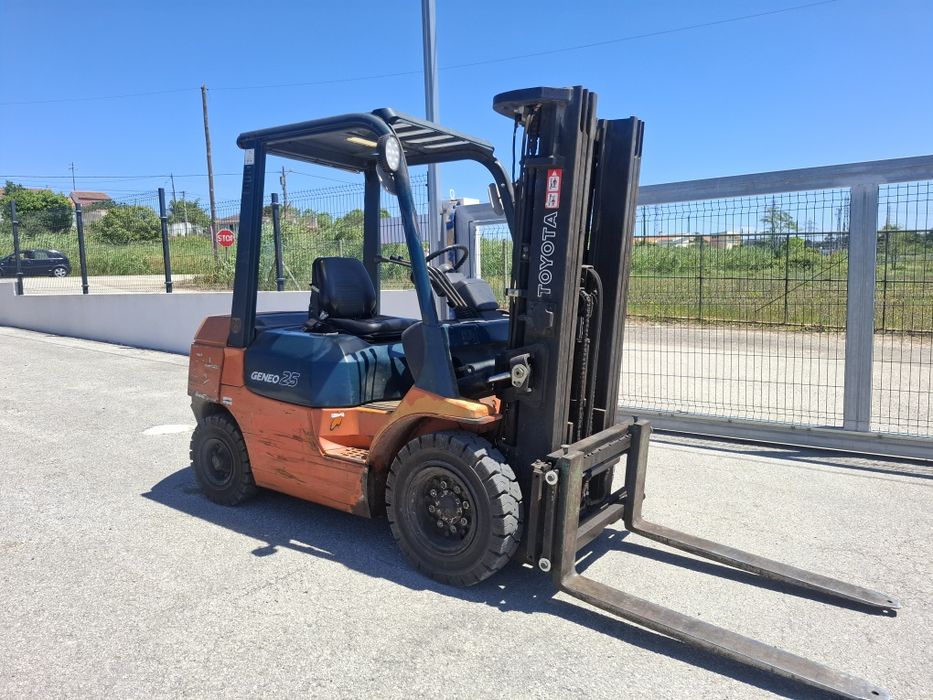 Empilhador toyota 2.5T diesel