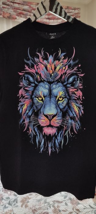 T-shirt leão colorido