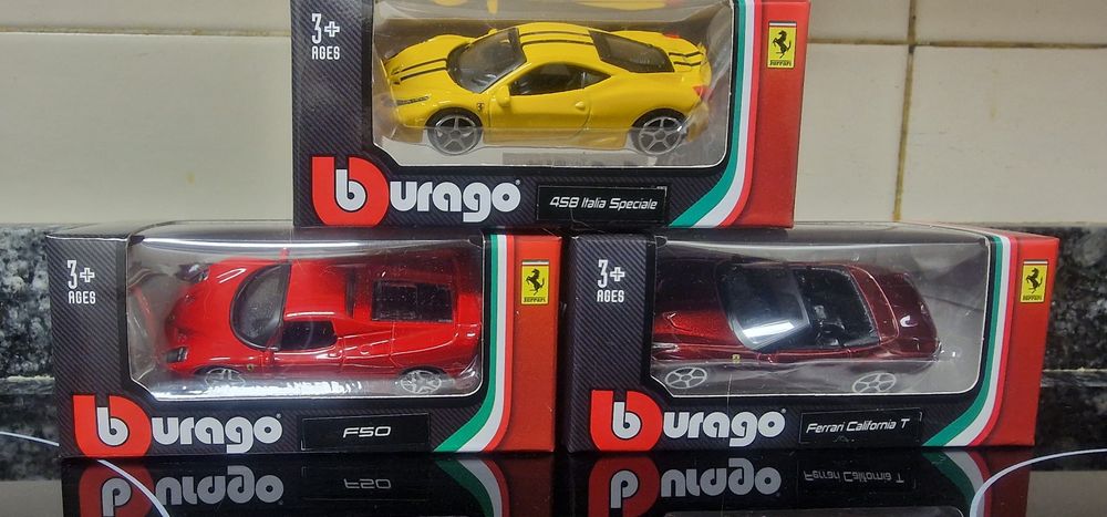 Carros escala 1,64  Burago Ferraris .Novos dentro de caixa