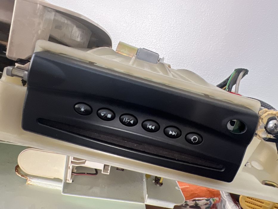 Mercedes Viano - ecrã mais dvd tablier de cima