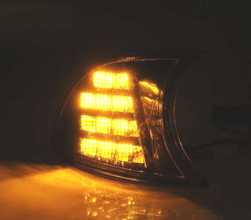 PISCAS FRONTAIS BMW E46 BERLINA 98-01 LED FUMADOS