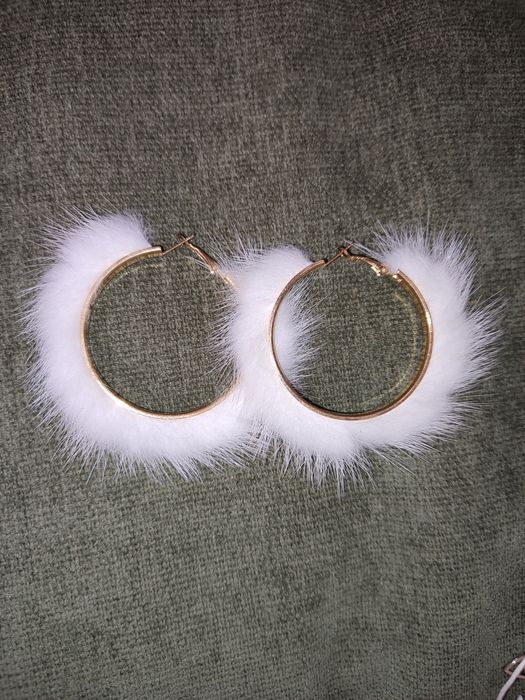 Білі хутряні сережки