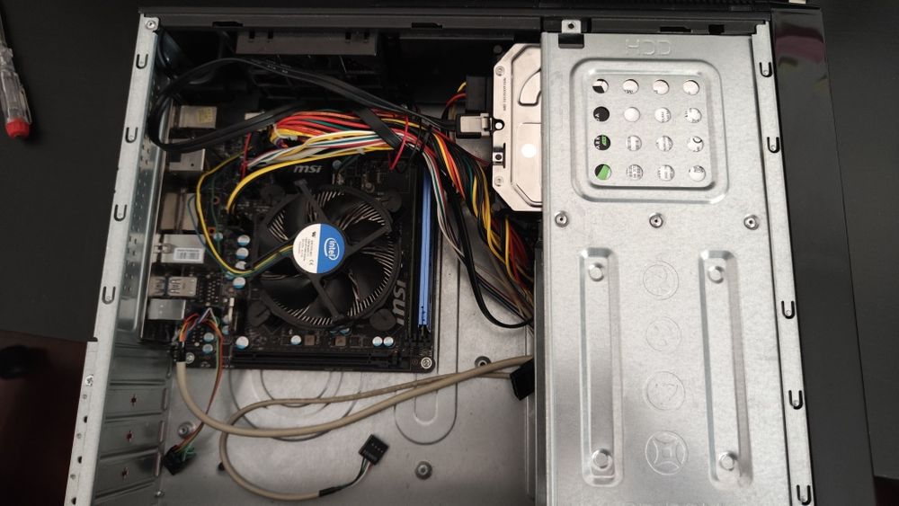 Computador Media Center com saída optica de áudio