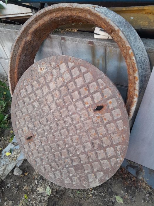 Właz żeliwny ciężki