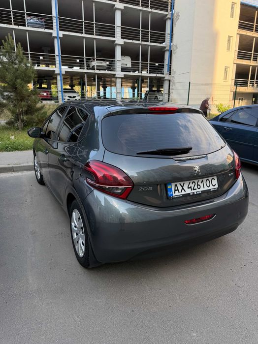 Peugeot 208 2016 Продам