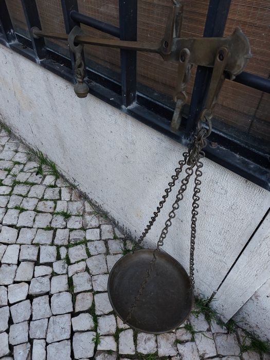 Large Roman bronze scale with 3kg capacity 

Steelyard scale made of iron