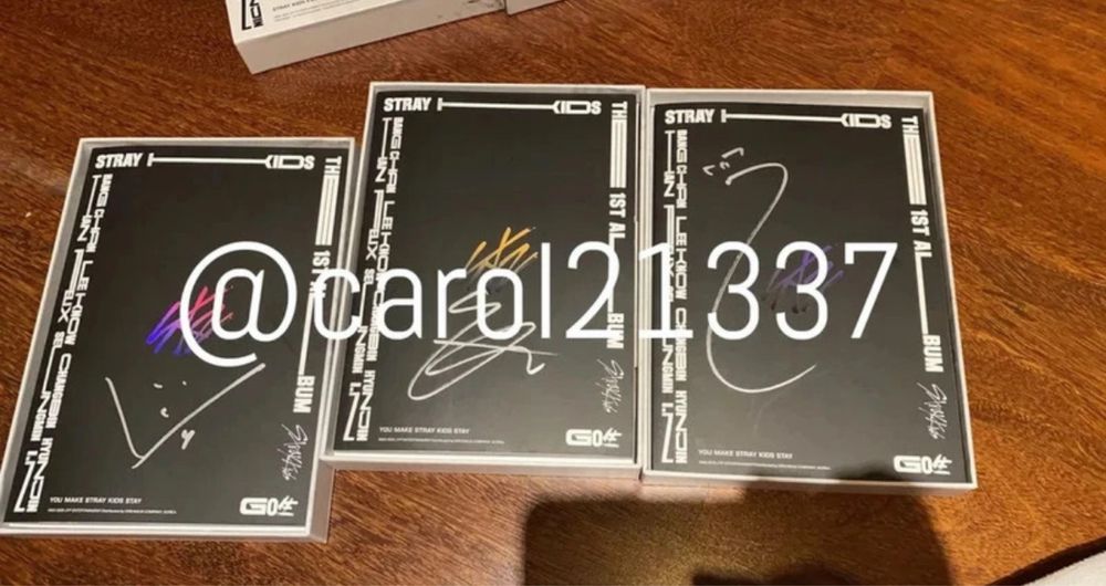 Stray Kids assinaturas kpop album go-live