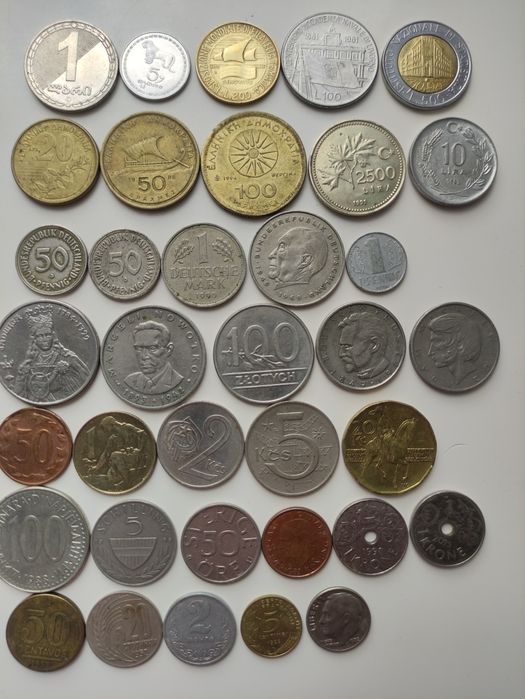 Монети світу 36 штук. Ціна 720 грн.