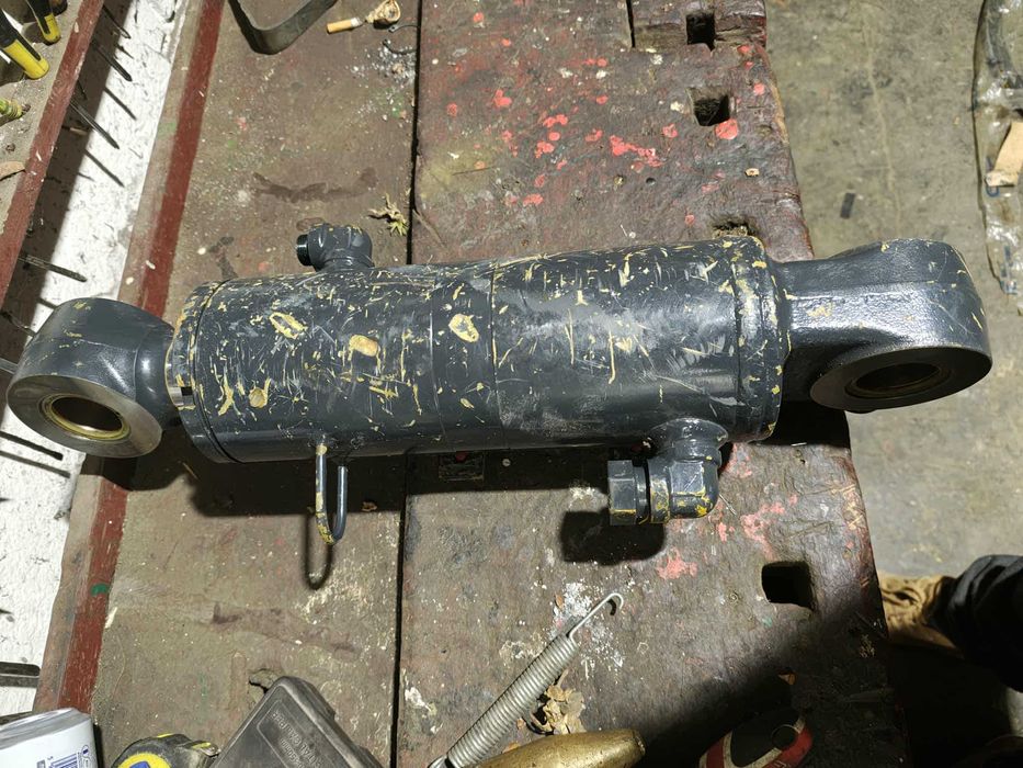 Siłownik hudruliczny LiuGong Nie używany!!