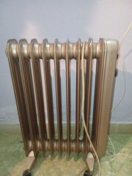 Aquecedor a óleo (radiador) a funcionar bem
