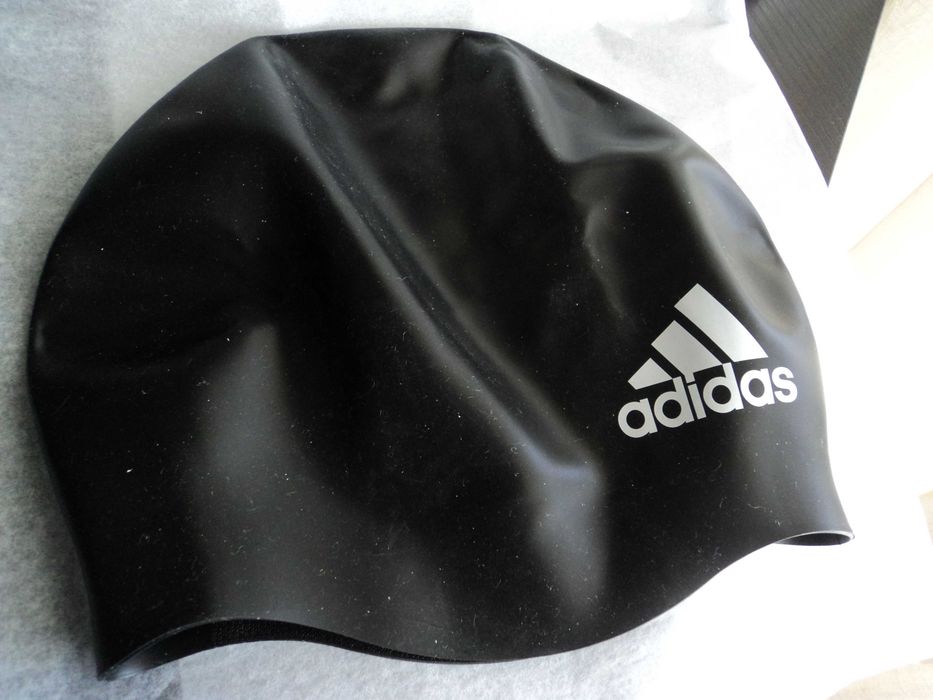 TOCA DE NATAÇÃO da Marca " ADIDAS " nunca foi usada