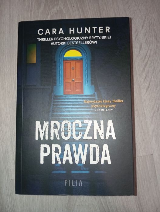 Książka "mroczna prawda" Cara Hunter