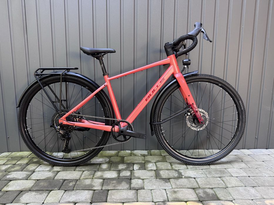 BULLS Daily Grinder 1, модель 2026 року. Це універсальний gravel/commuter із повним оснащенням для міста й подорожей.