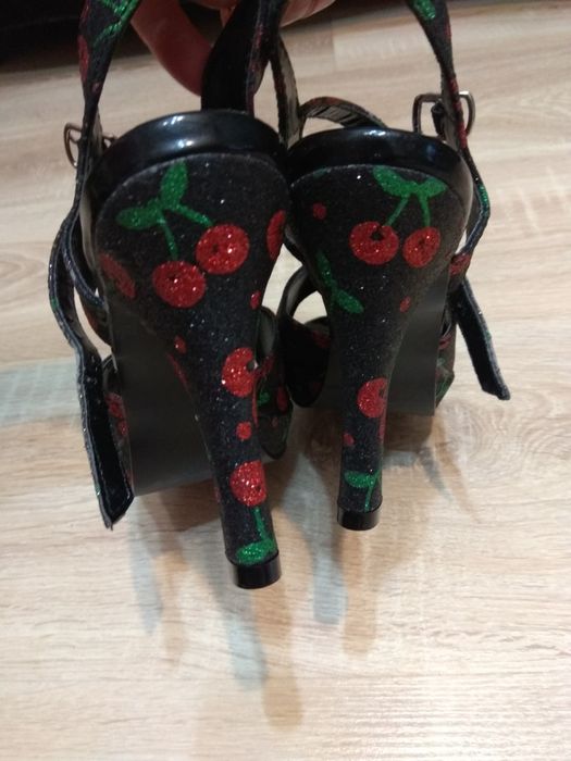 Bordello PinUp Wisienki Buty na obcasie