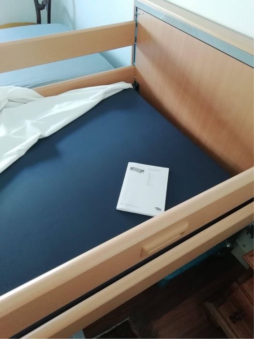 Cama articulada com colchão