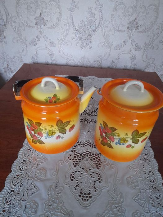 Емальовані бідончики та чайник на 3 л