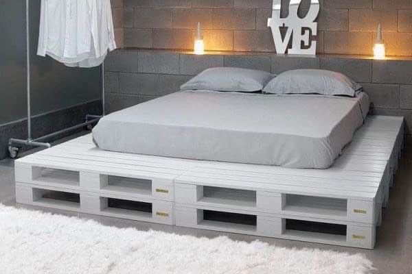 Sofas e camas em madeira de paletes
