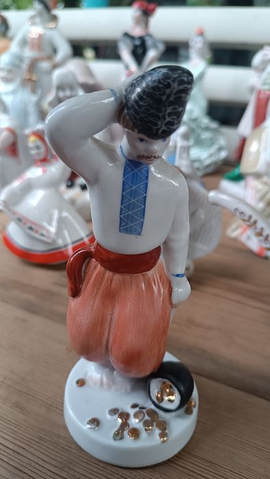 Продам статуэтки фарфоровые