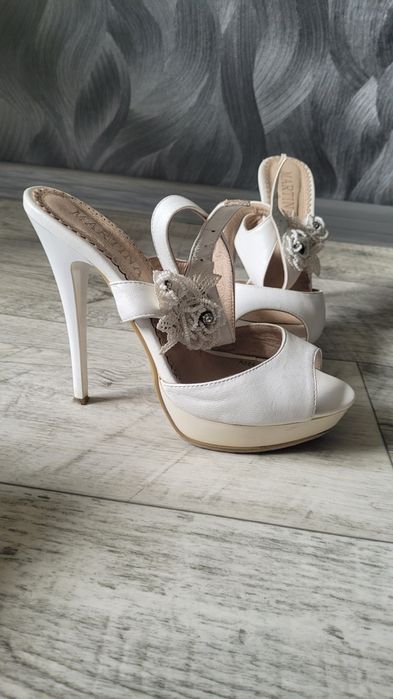 Продам весільні туфлі