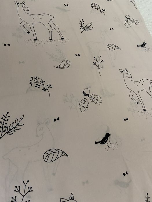 Vários têxteis cama de menina
