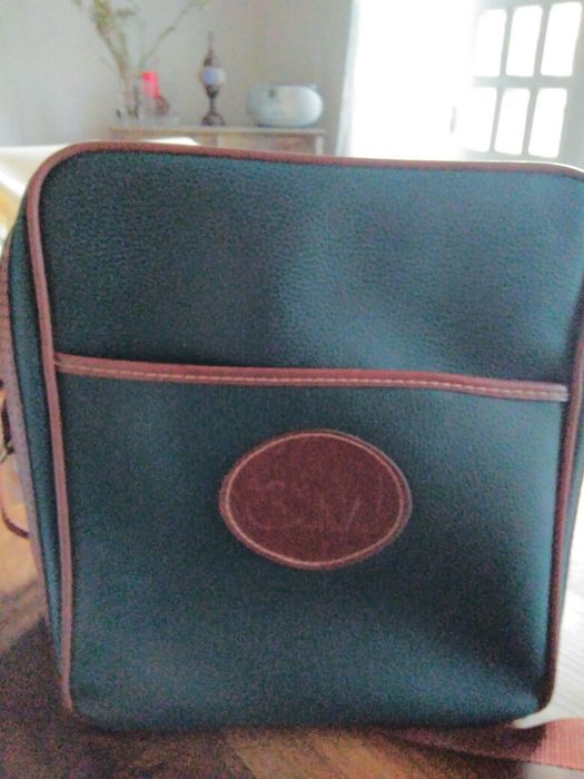 Green leather bag with shoulder strap and handle64752165881987120